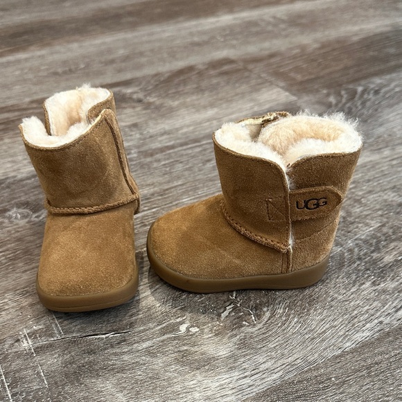 Baby UGG Boots - Picture 1 of 5